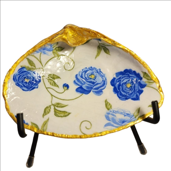 DECOUPAGE CLAM SHELL DECOUPAGE BLUE FLOWERS ON A CLAM SHELL TRINKET DISH - Picture 1 of 12
